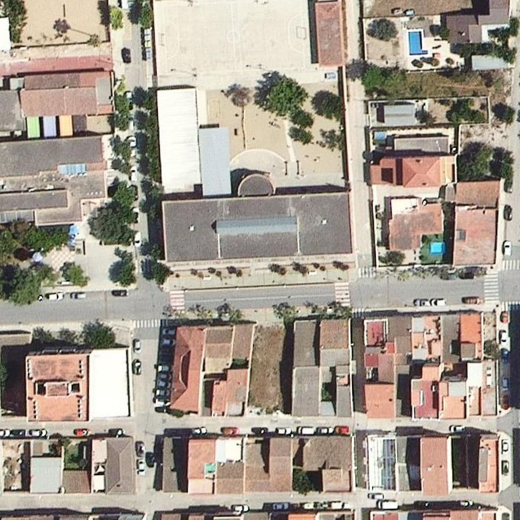 Вид сверху на территорию школы «Escola Jaume Balmes»