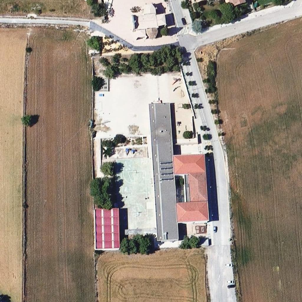 Aerial view of the grounds of Escola Cor de Roure