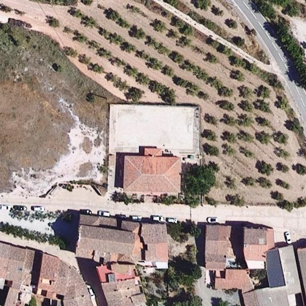 Вид згори на територію школи «Escola Montsant - ZER Montsant-Serra de Prades»