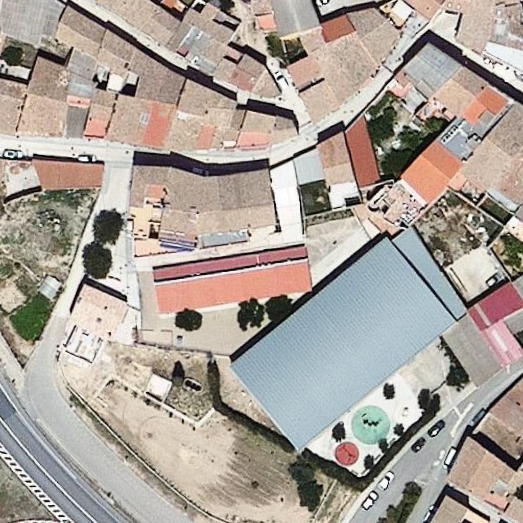Вид сверху на территорию школы «Escola El Verger - ZER Ribera d'Ebre Nord»