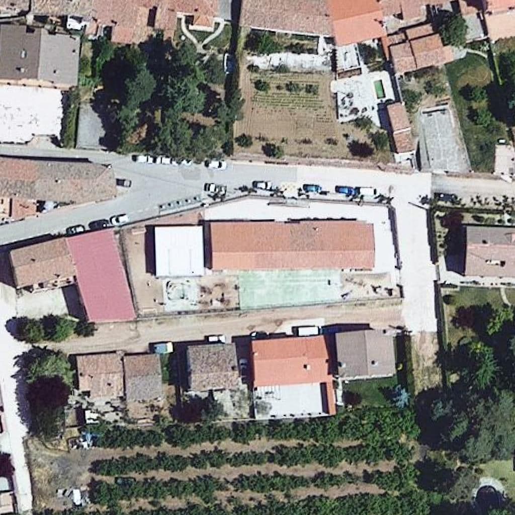 Вид сверху на территорию школы «Escola Serra de Prades - ZER Montsant-Serra de Prades»