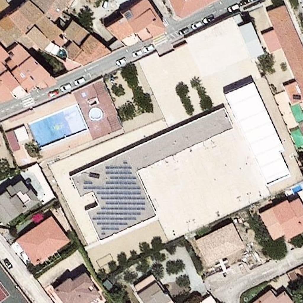Вид згори на територію школи «Escola Sant Mateu»