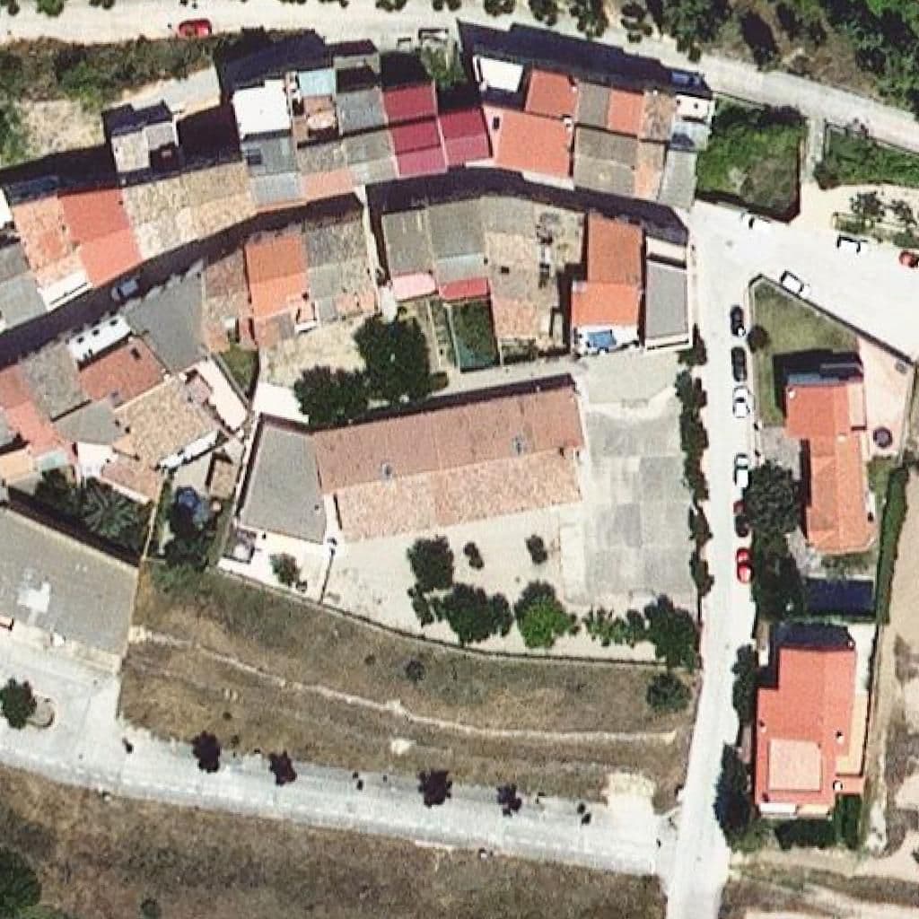 Вид згори на територію школи «Escola El Tormo - ZER Ribera d'Ebre Nord»