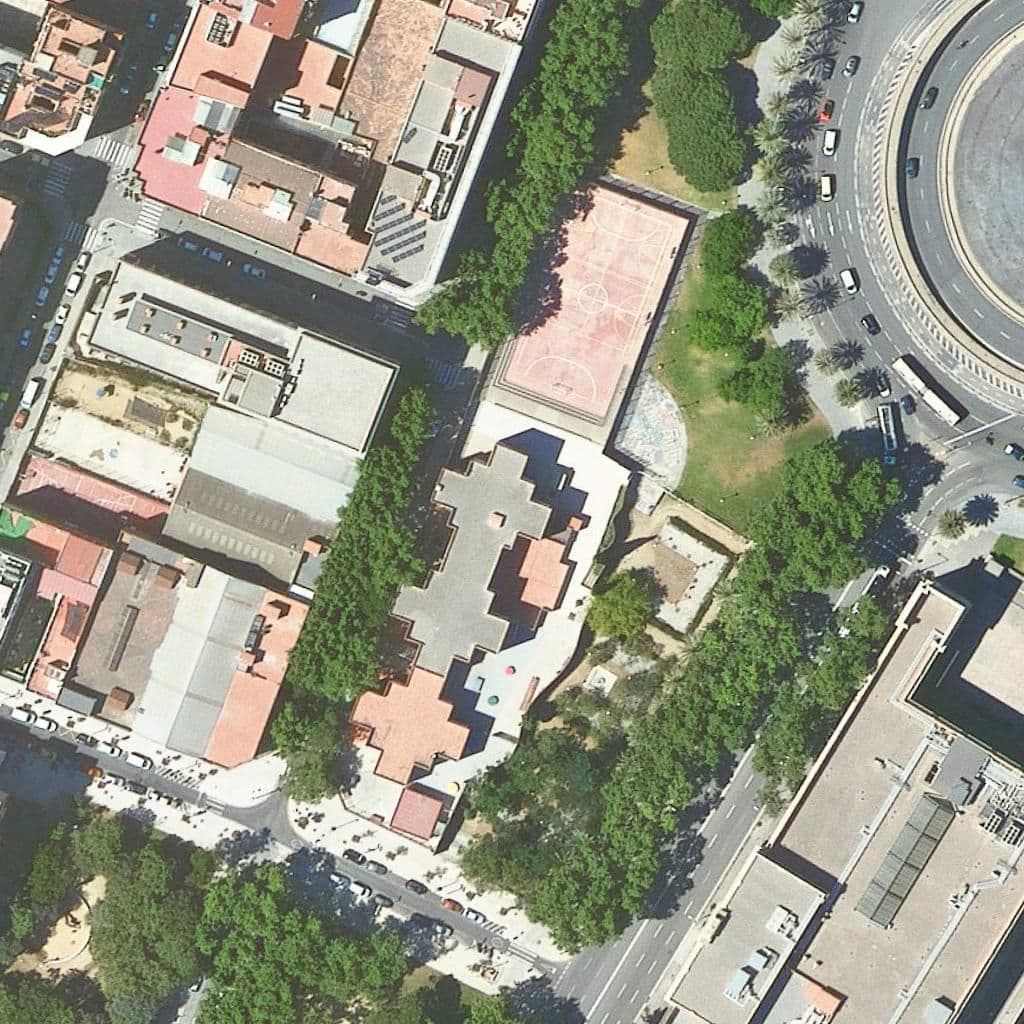 Вид згори на територію школи «Institut Consell De Cent»