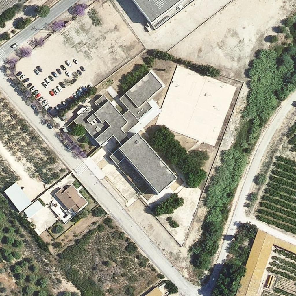 Вид згори на територію школи «Institut Camarles»