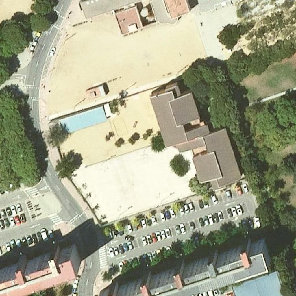 Aerial view of the grounds of Escola Ramon Muntaner