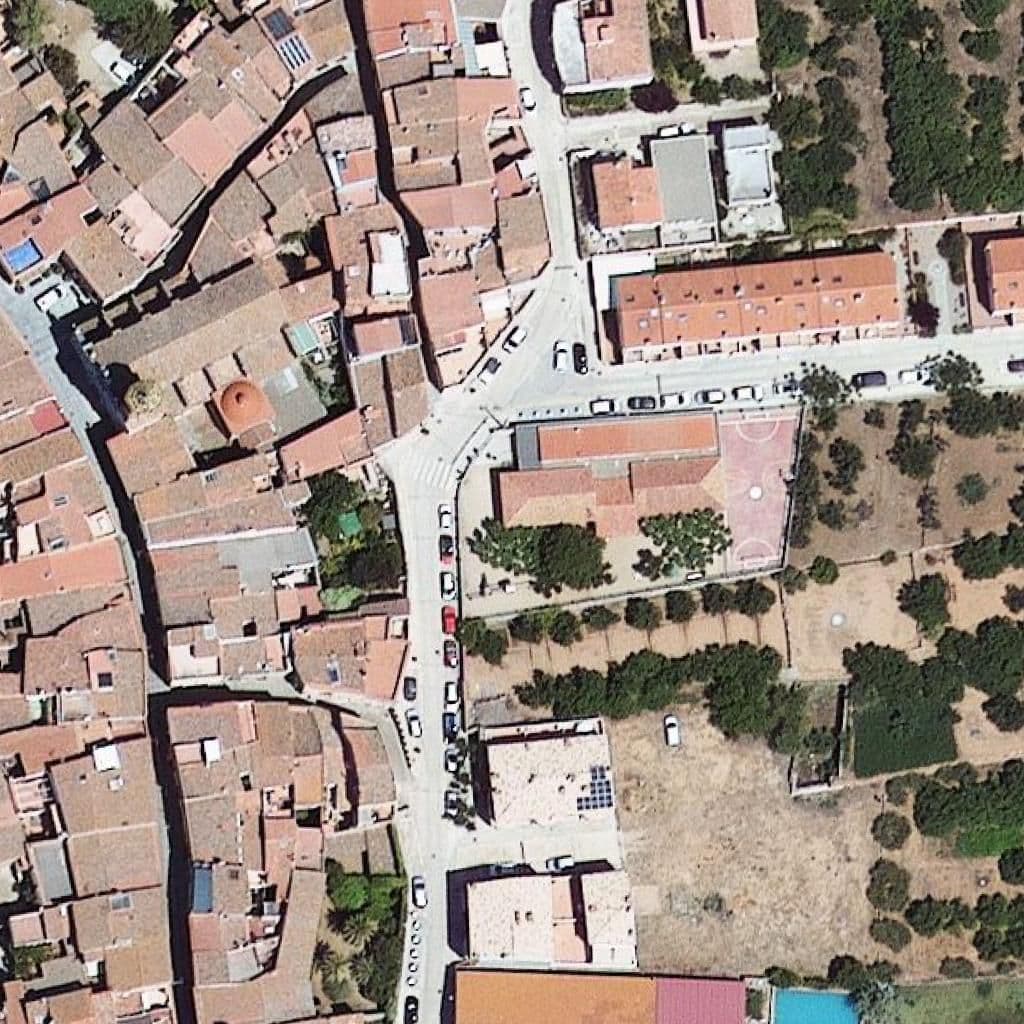 Вид згори на територію школи «Escola Cingle Roig - ZER Baix Camp Nord»