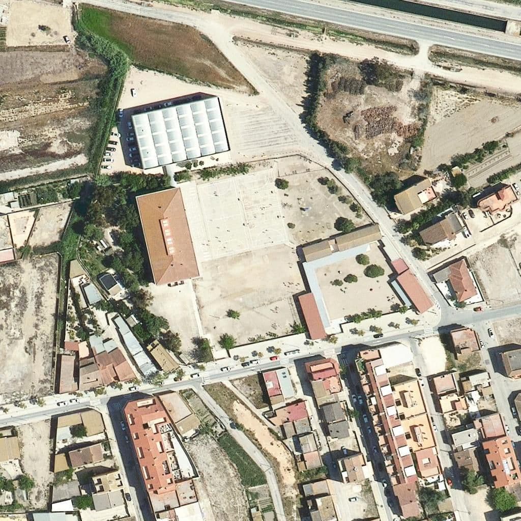 Вид згори на територію школи «Escola Sant Miquel»