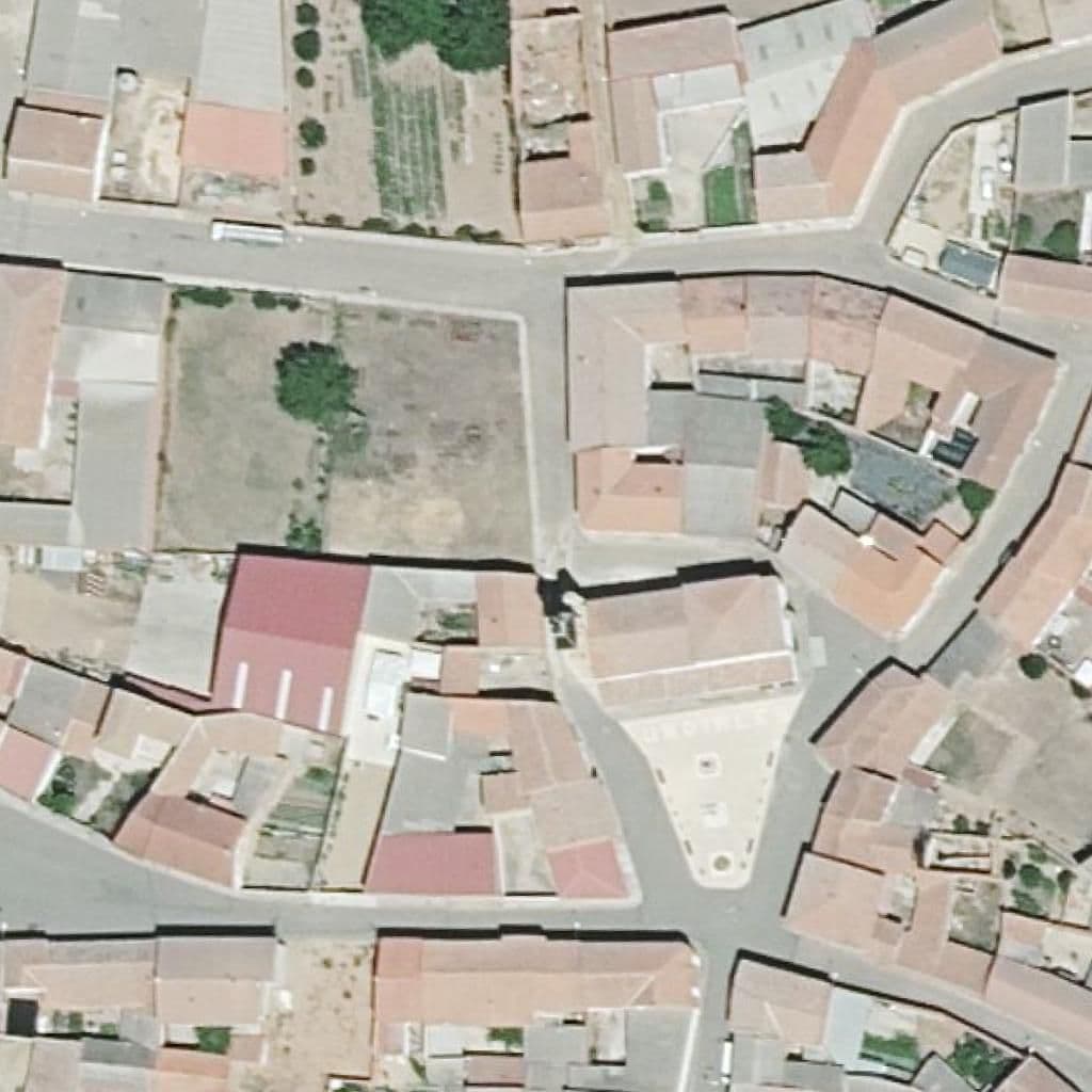 Вид сверху на территорию школы «CRA DE BUSTILLO DEL PÁRAMO»