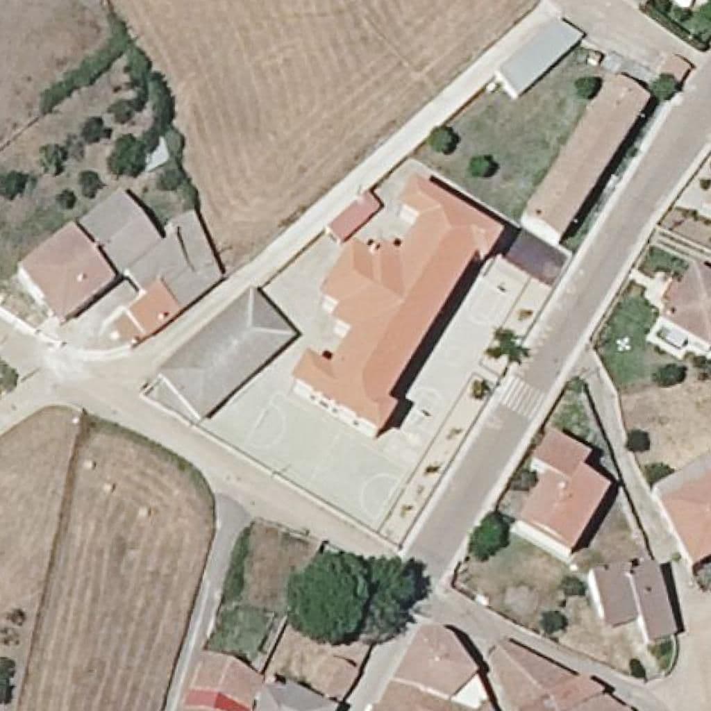 Вид сверху на территорию школы «CRA FUENTEGUINALDO-AZABA»