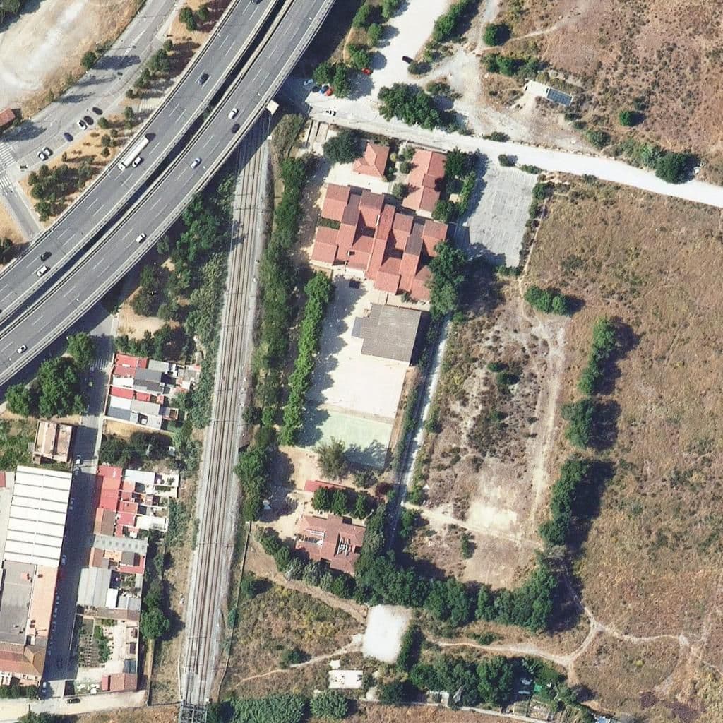 Aerial view of the grounds of Escola Font Freda