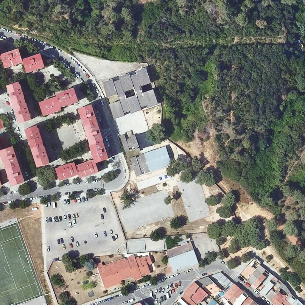 Вид згори на територію школи «Escola Floresta»