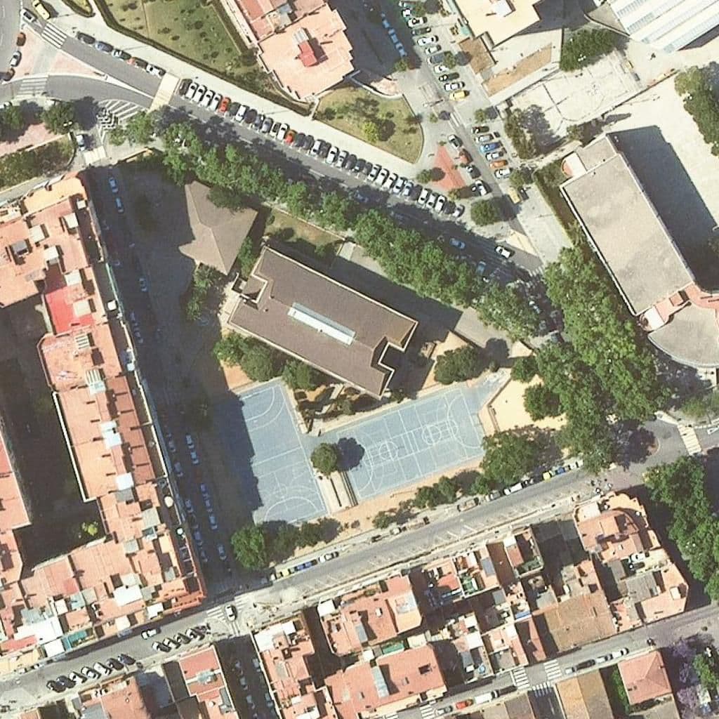 Вид згори на територію школи «Escola L'eramprunyà»