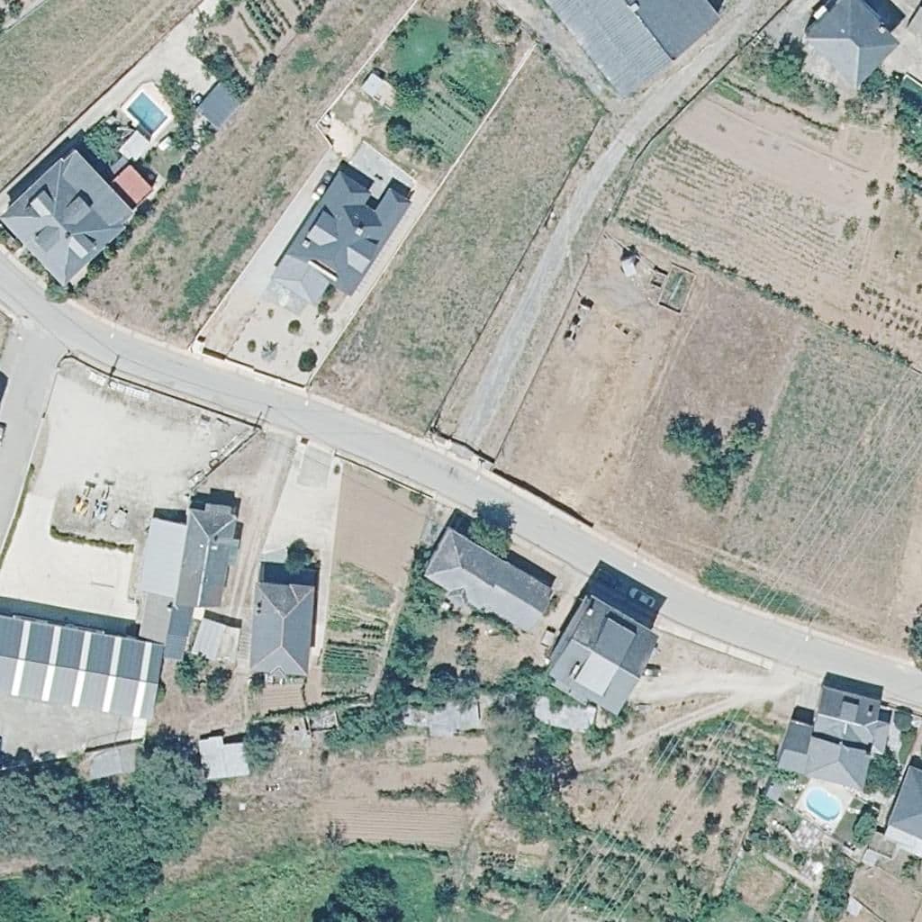Aerial view of the grounds of INSTITUTO DE EDUCACIÓN OBLIGATORIA DE PUENTE DE DOMINGO FLÓREZ
