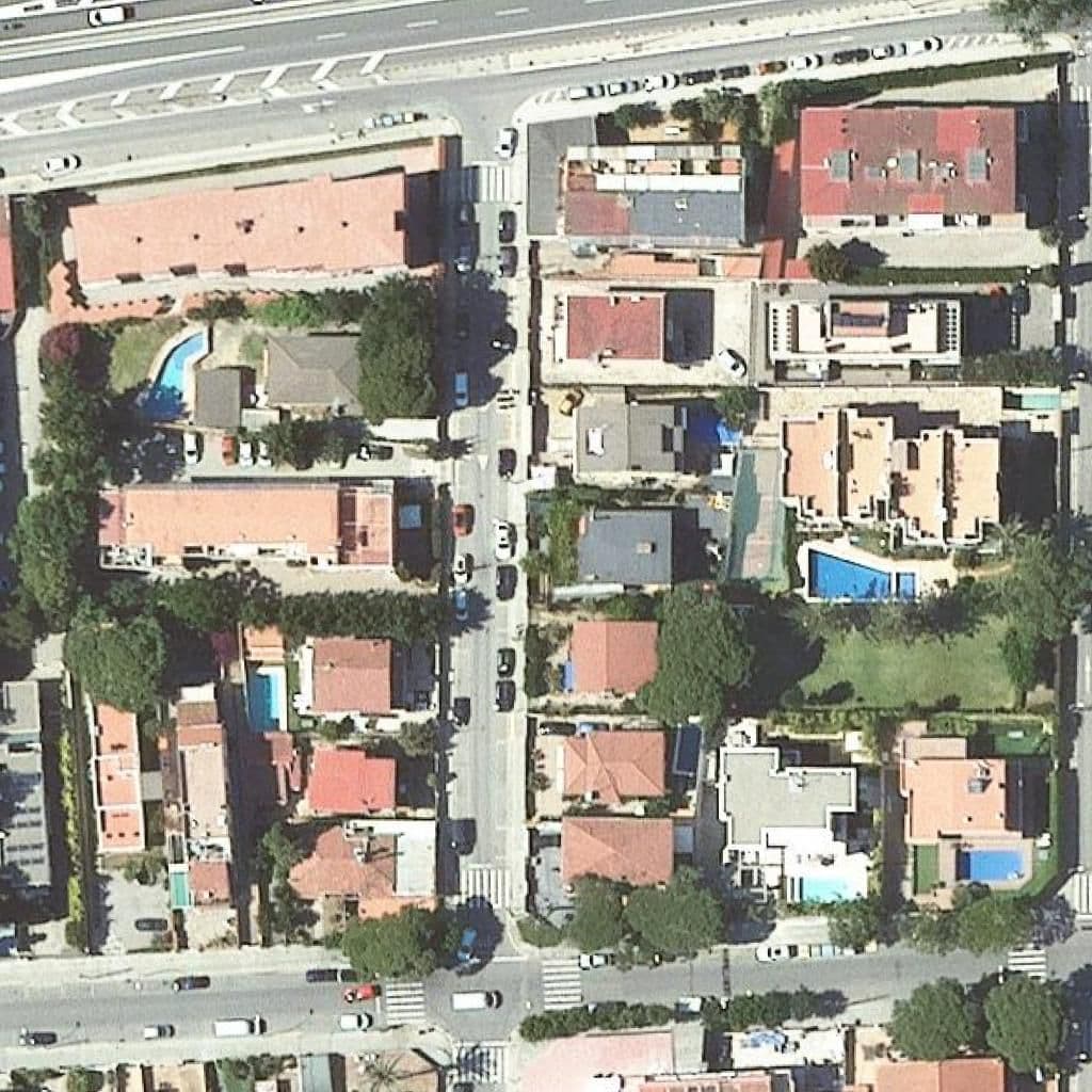 Вид сверху на территорию школы «Eb Privada L'olivera»