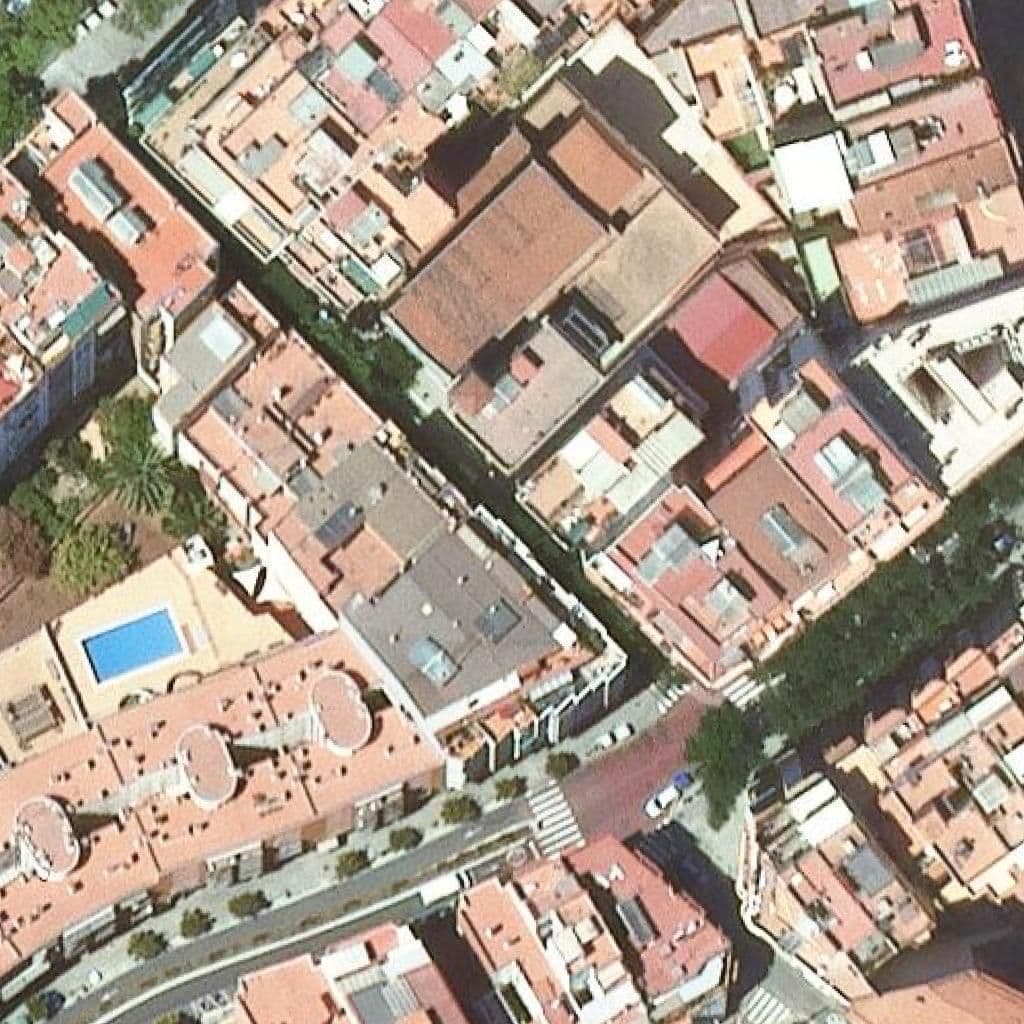 Вид сверху на территорию школы «Lli Privada L'escoleta De Montjuïc»