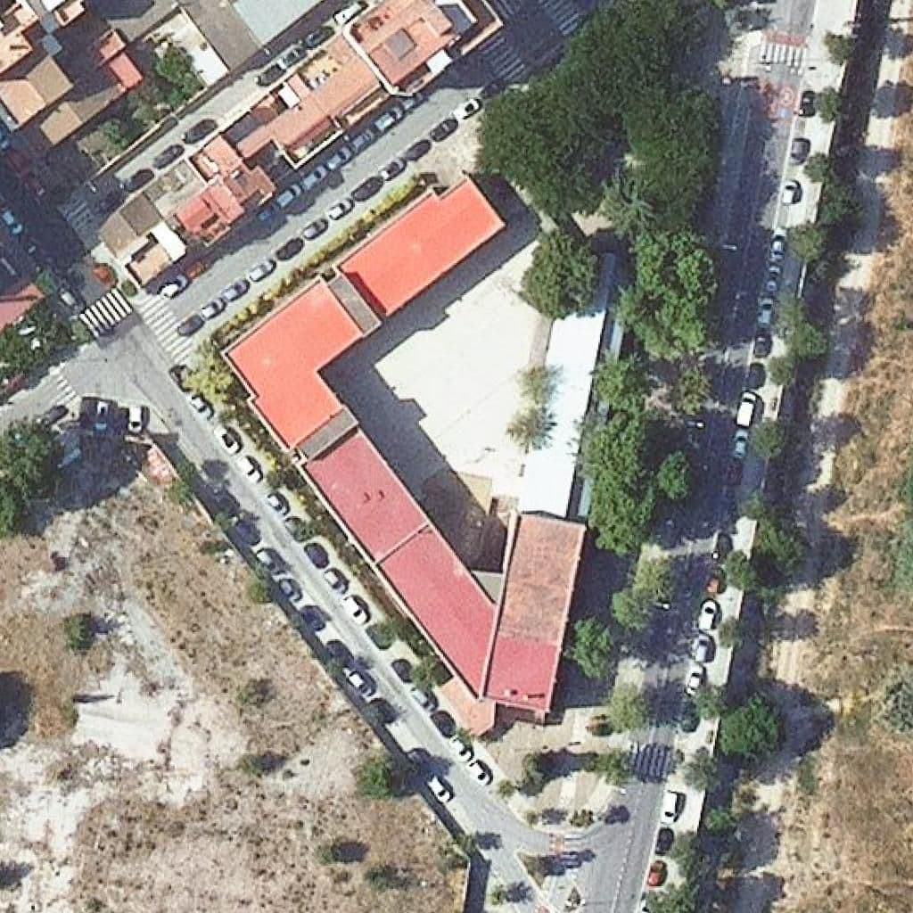 Вид згори на територію школи «Institut La Ribera»