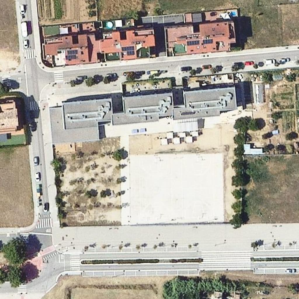 Вид згори на територію школи «Institut Pla Marcell»