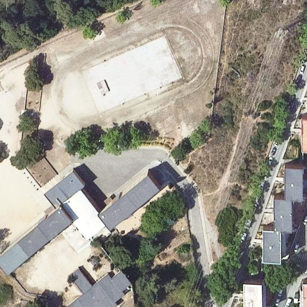 Aerial view of the grounds of Escola Joan Maragall
