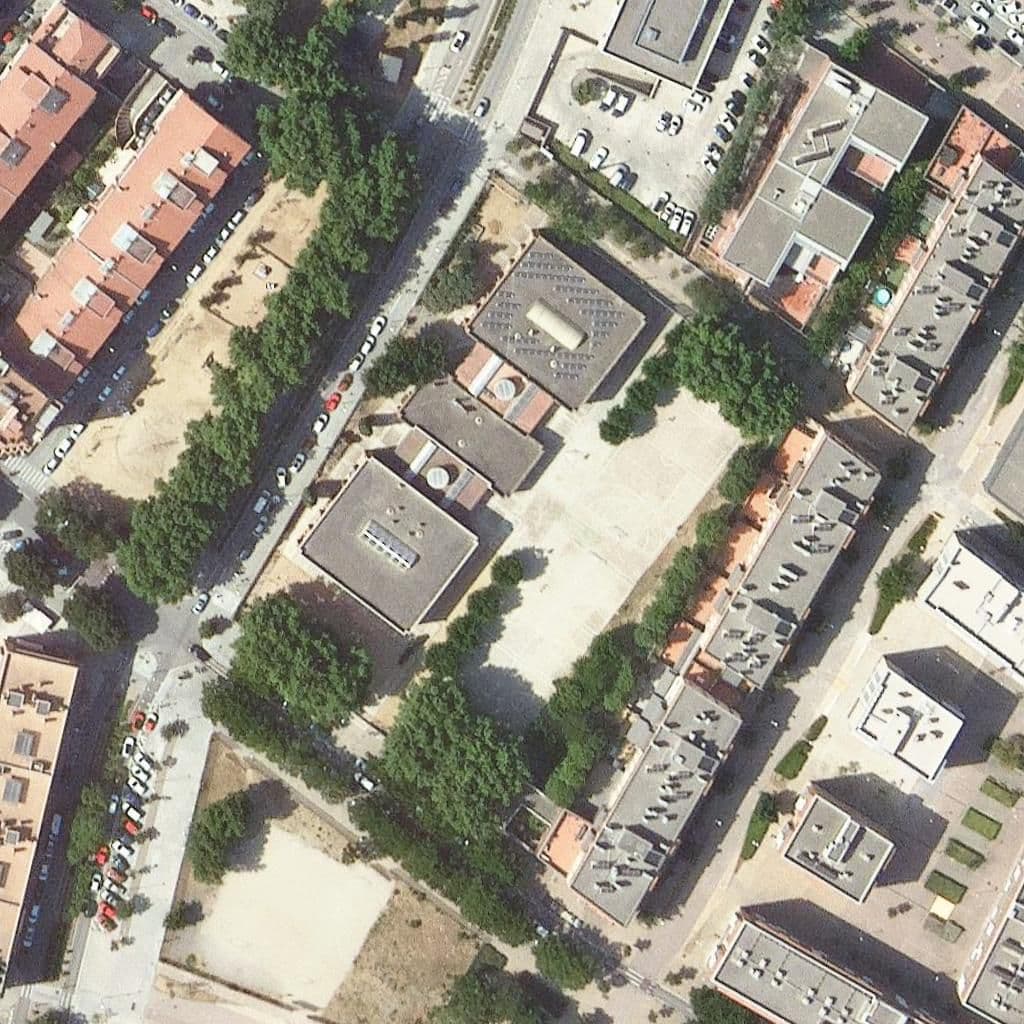 Вид сверху на территорию школы «Escola Sant Vicenç»