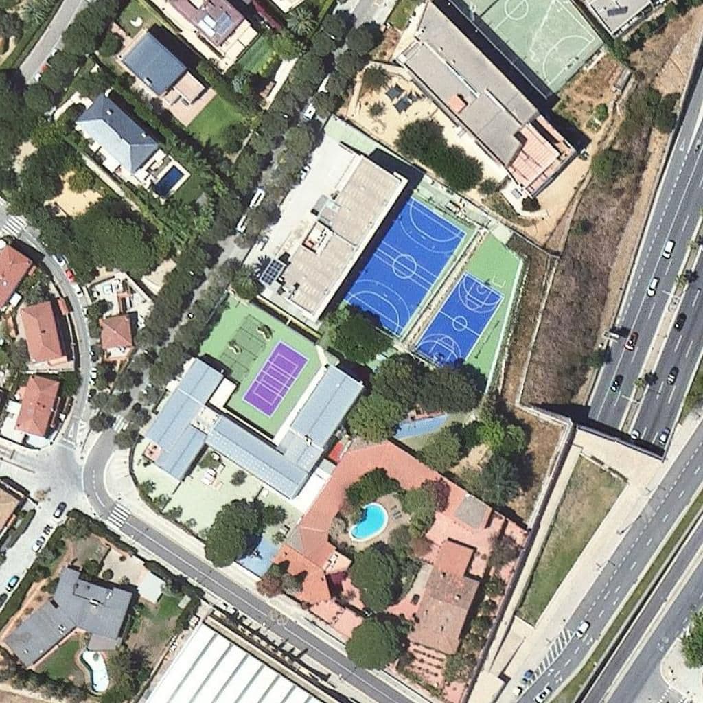 Вид згори на територію школи «St. Peter's School»