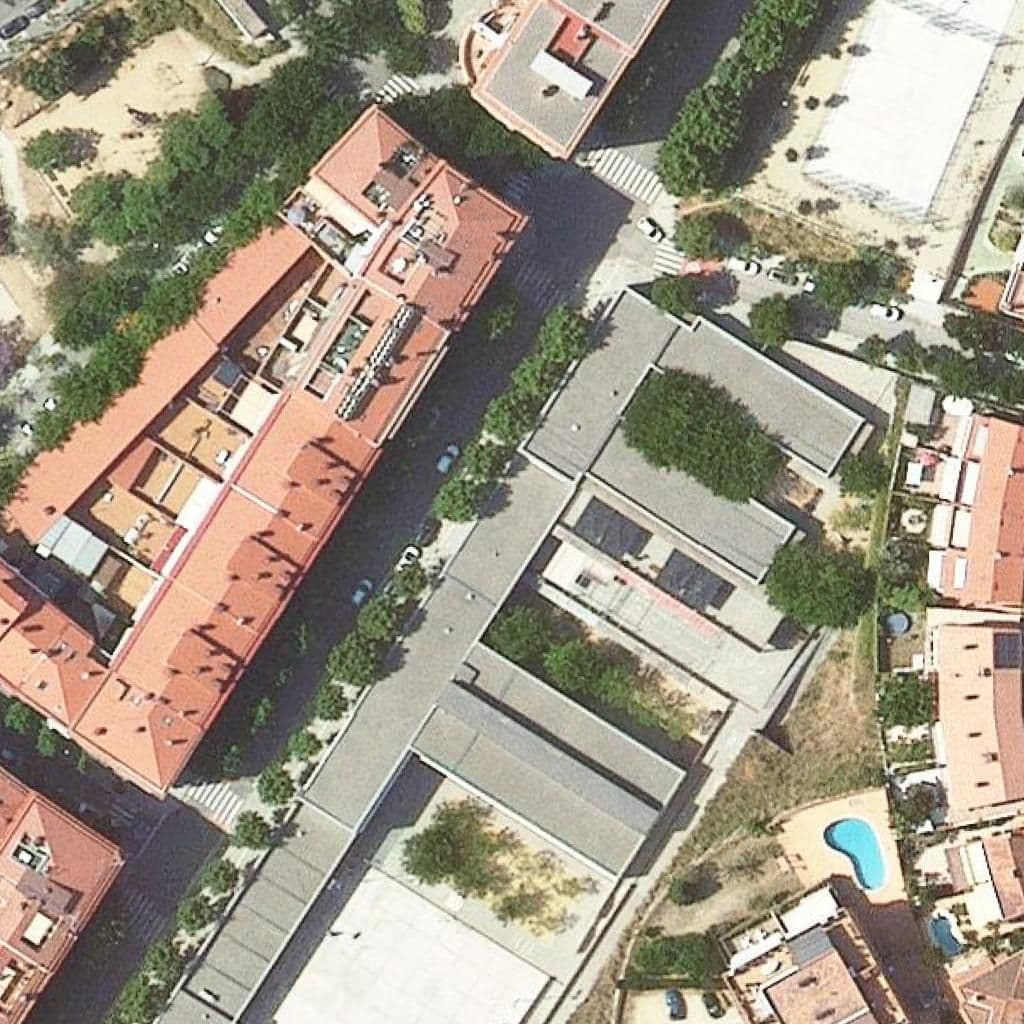 Вид згори на територію школи «Escola Maria-Mercè Marçal»