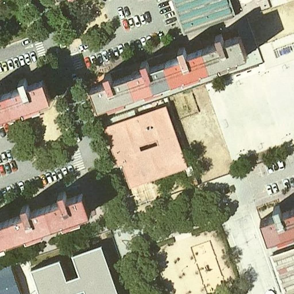 Вид сверху на территорию школы «Llar D'infants El Passeig»