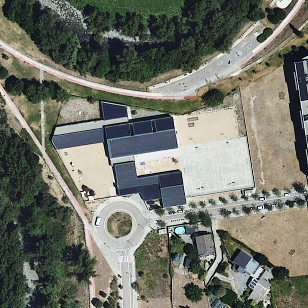 Вид згори на територію школи «Institut La Valira»