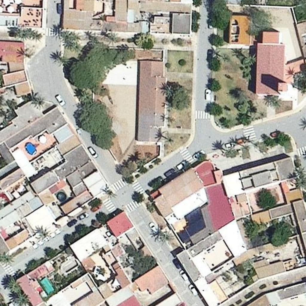 Вид сверху на территорию школы «Escola Del Poble Nou Del Delta - Zer Mediterrània»
