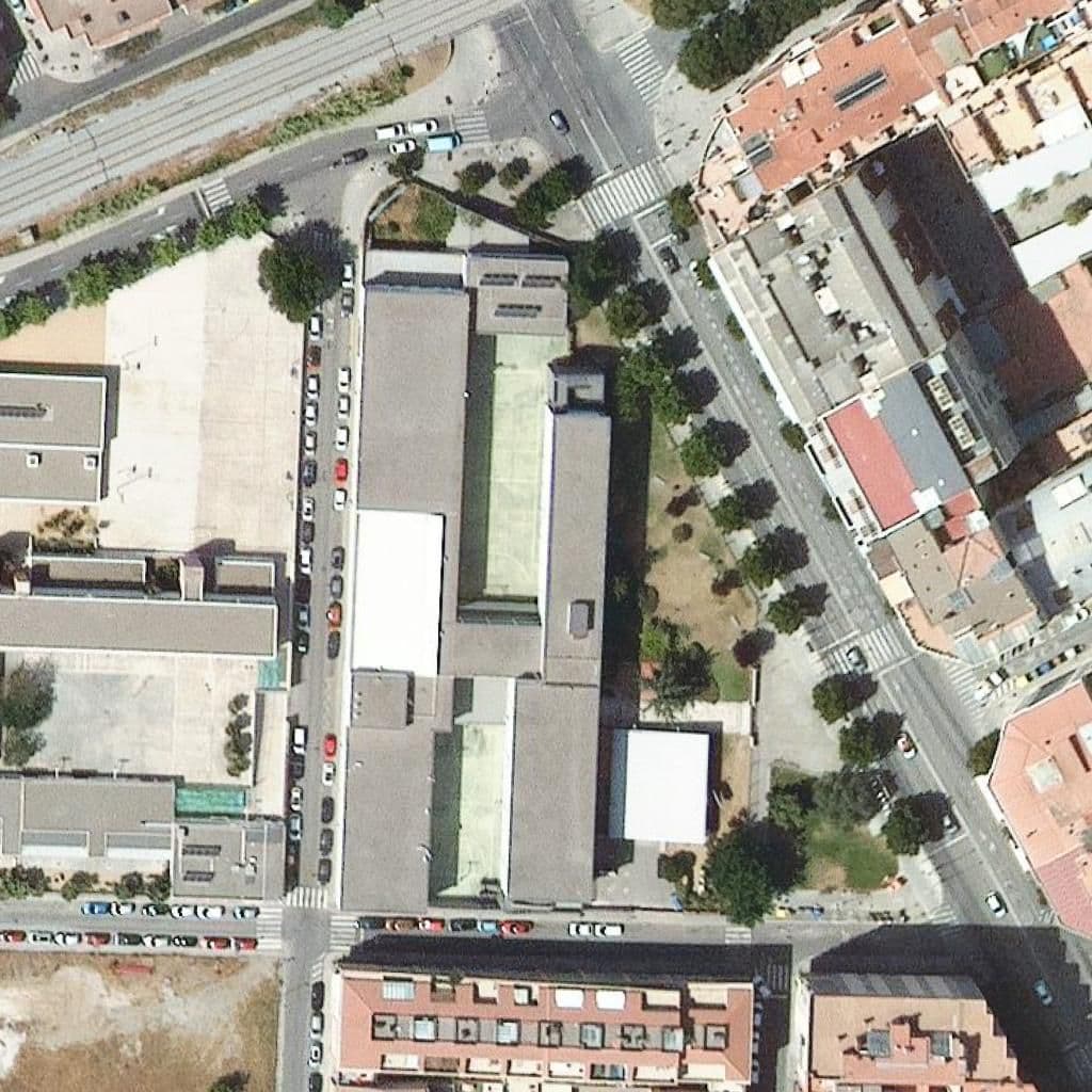 Вид сверху на территорию школы «Institut De Terrassa»