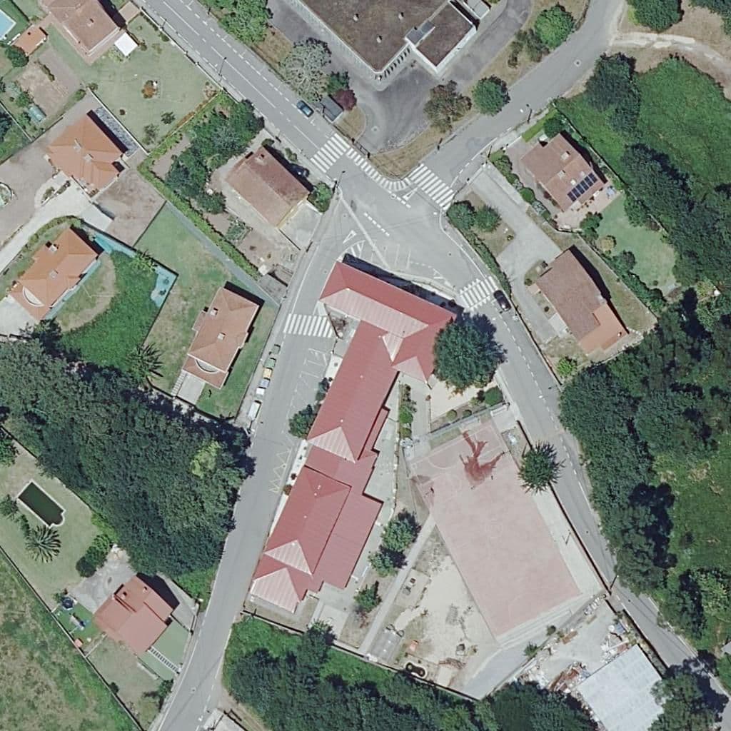 Aerial view of the grounds of CEIP Plurilingüe Santa Mariña