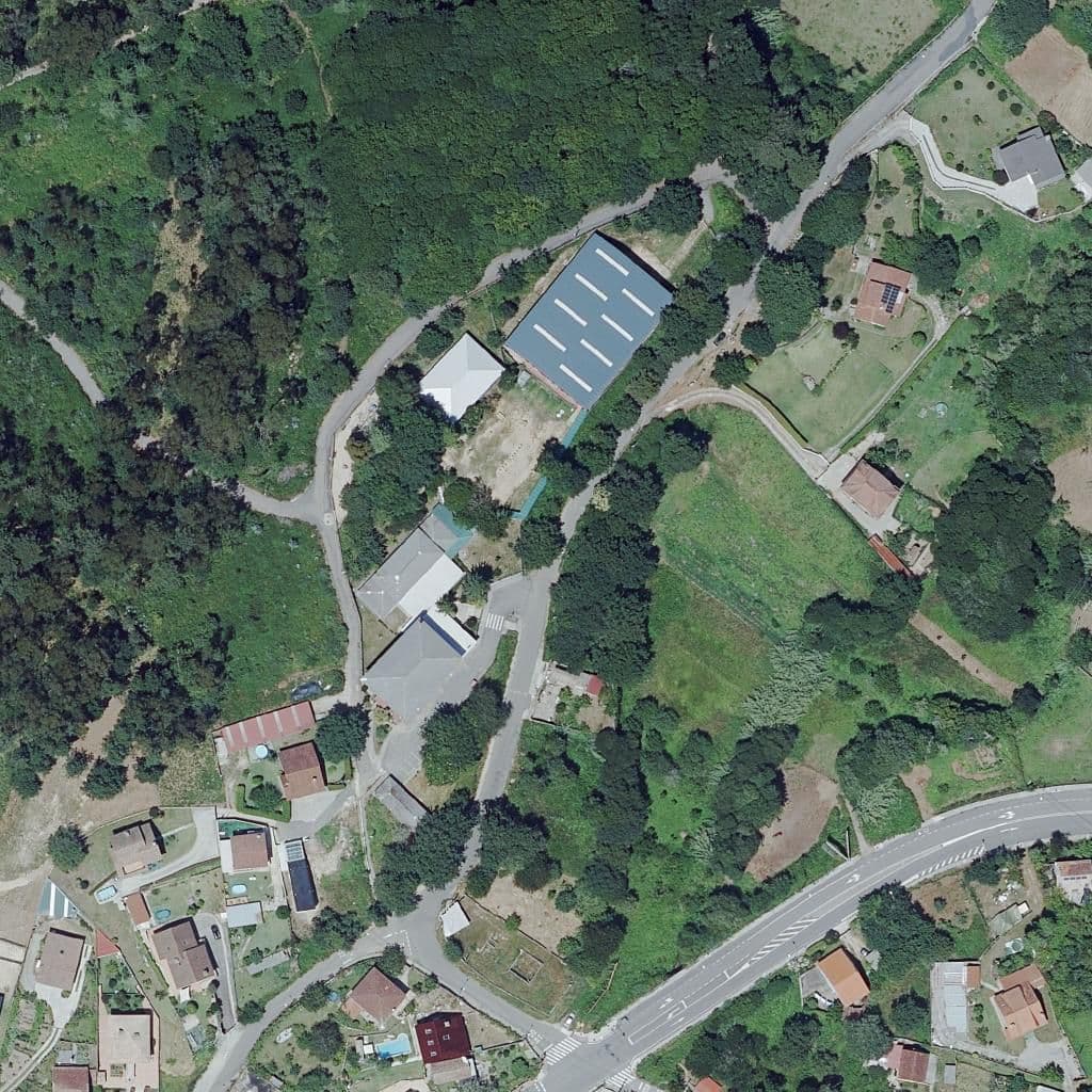 Вид сверху на территорию школы «CEIP Plurilingüe Carballal-Cabral»