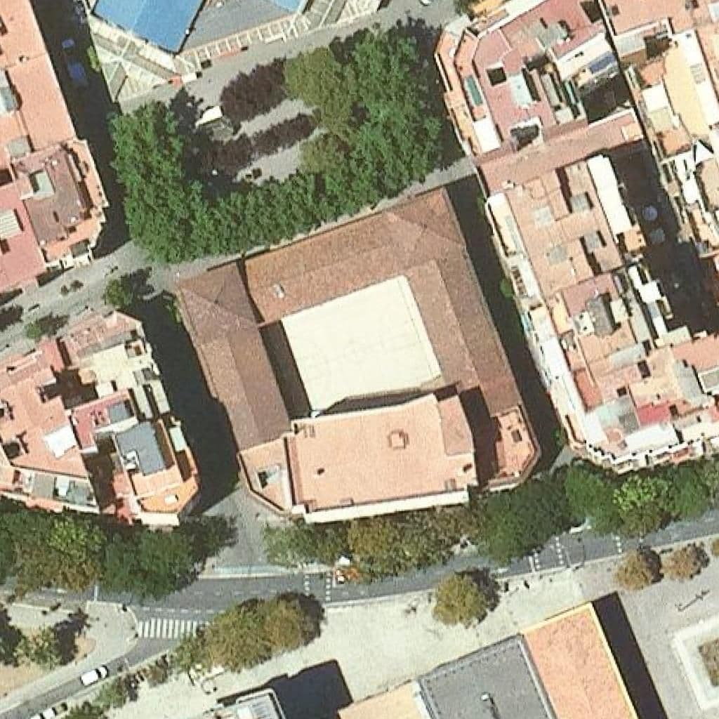 Вид сверху на территорию школы «Institut Santa Eulàlia»