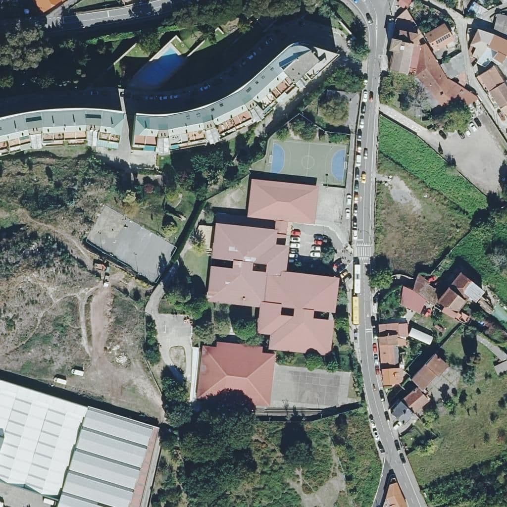 Вид згори на територію школи «CEIP Mestres Goldar»