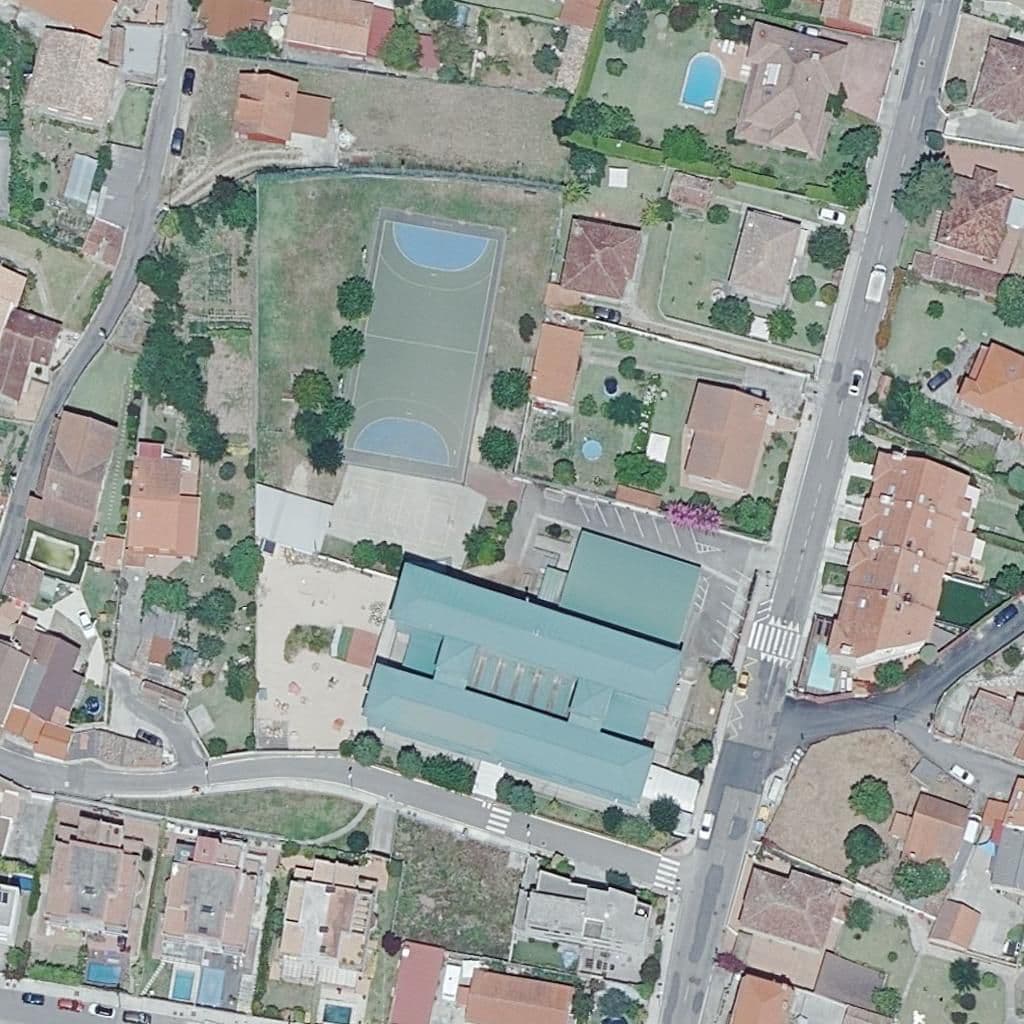 Вид сверху на территорию школы «CEIP Plurilingüe Ría de Vigo»