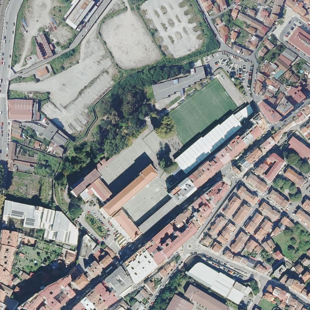 Aerial view of the grounds of CPR Plurilingüe Apostol Santiago
