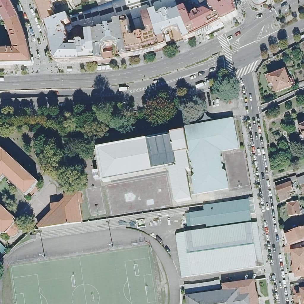 Вид сверху на территорию школы «IES San Tomé de Freixeiro»