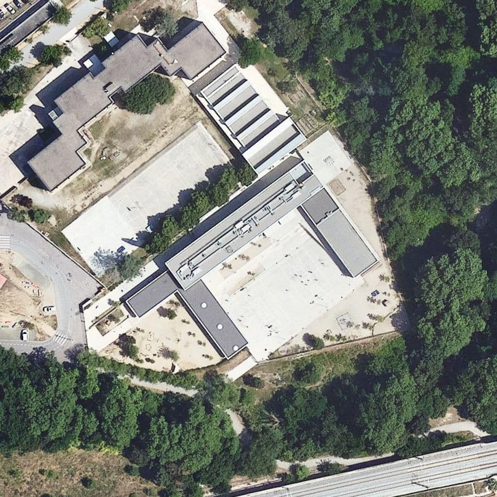 Вид згори на територію школи «Escola Soler De Vilardell»