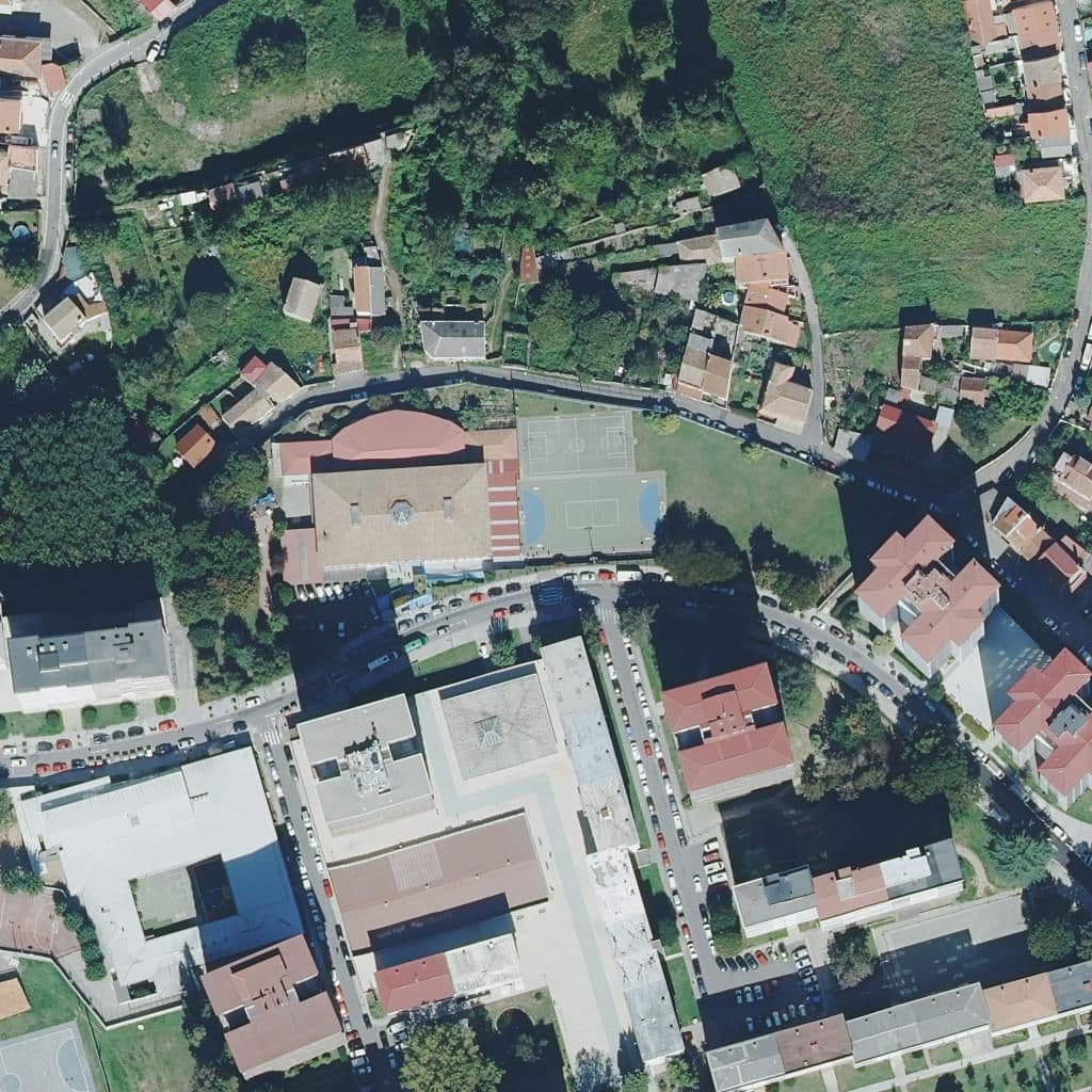 Вид згори на територію школи «CEIP Escultor Acuña»