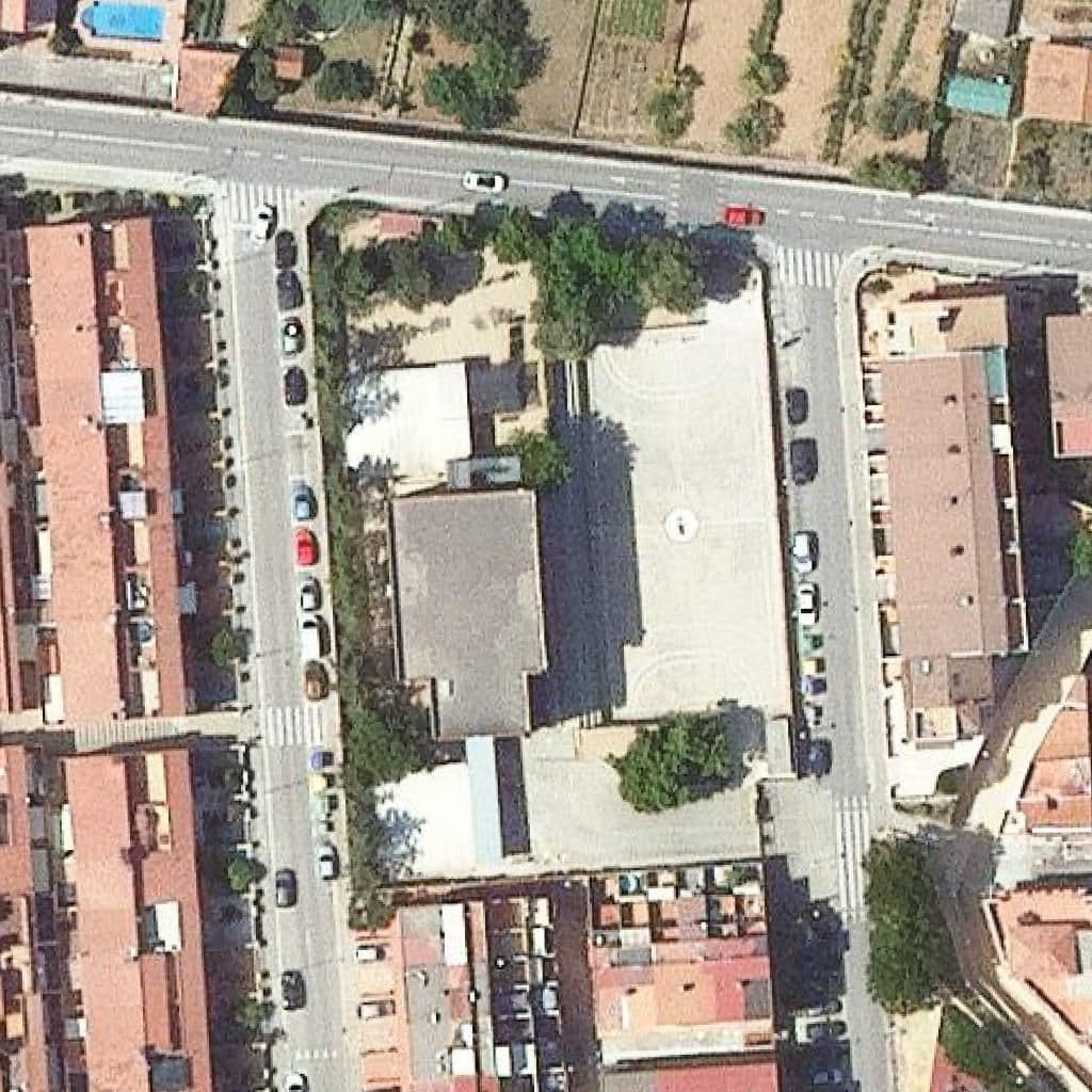 Aerial view of the grounds of Escola Joan Miró