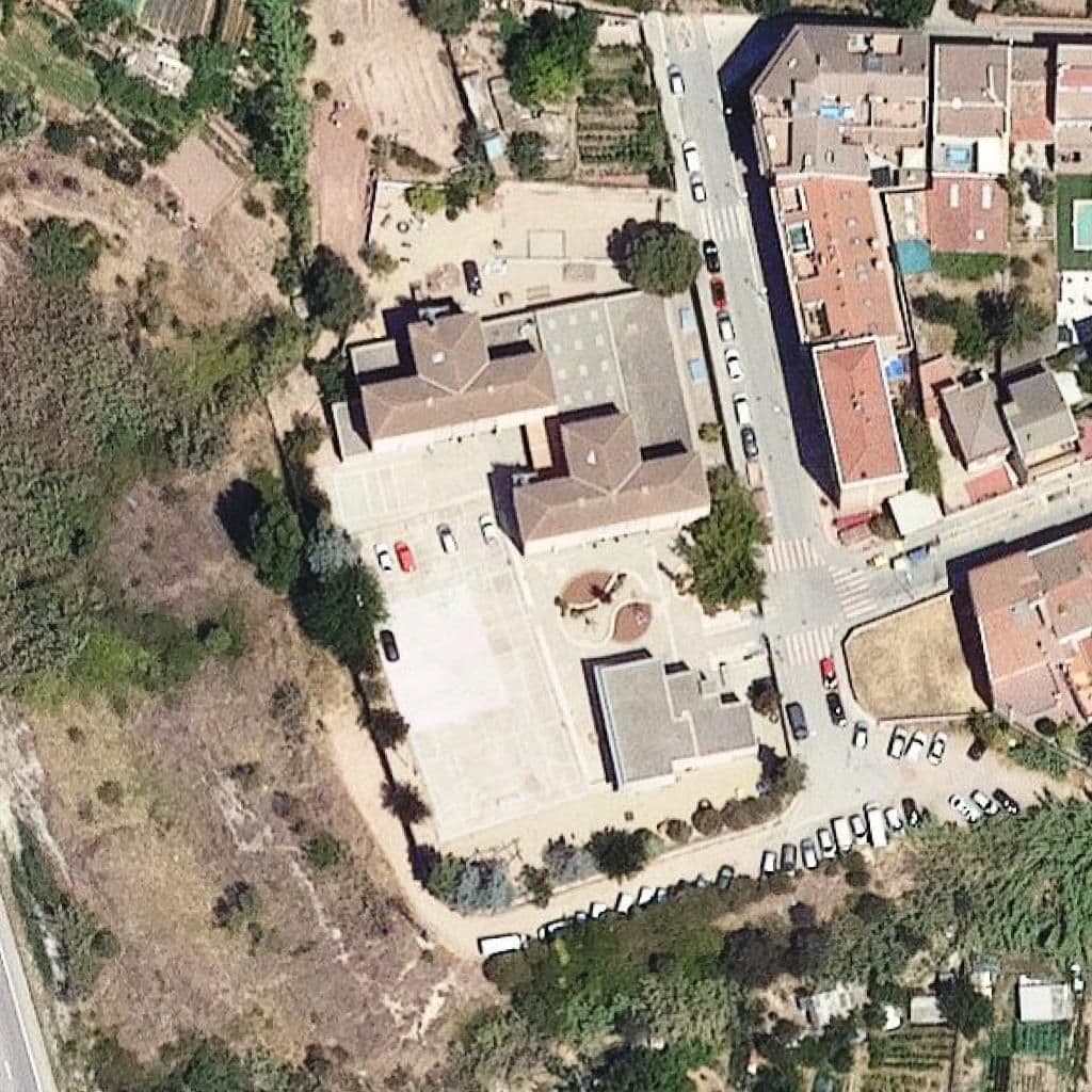 Вид сверху на территорию школы «Escola Sant Ignasi»