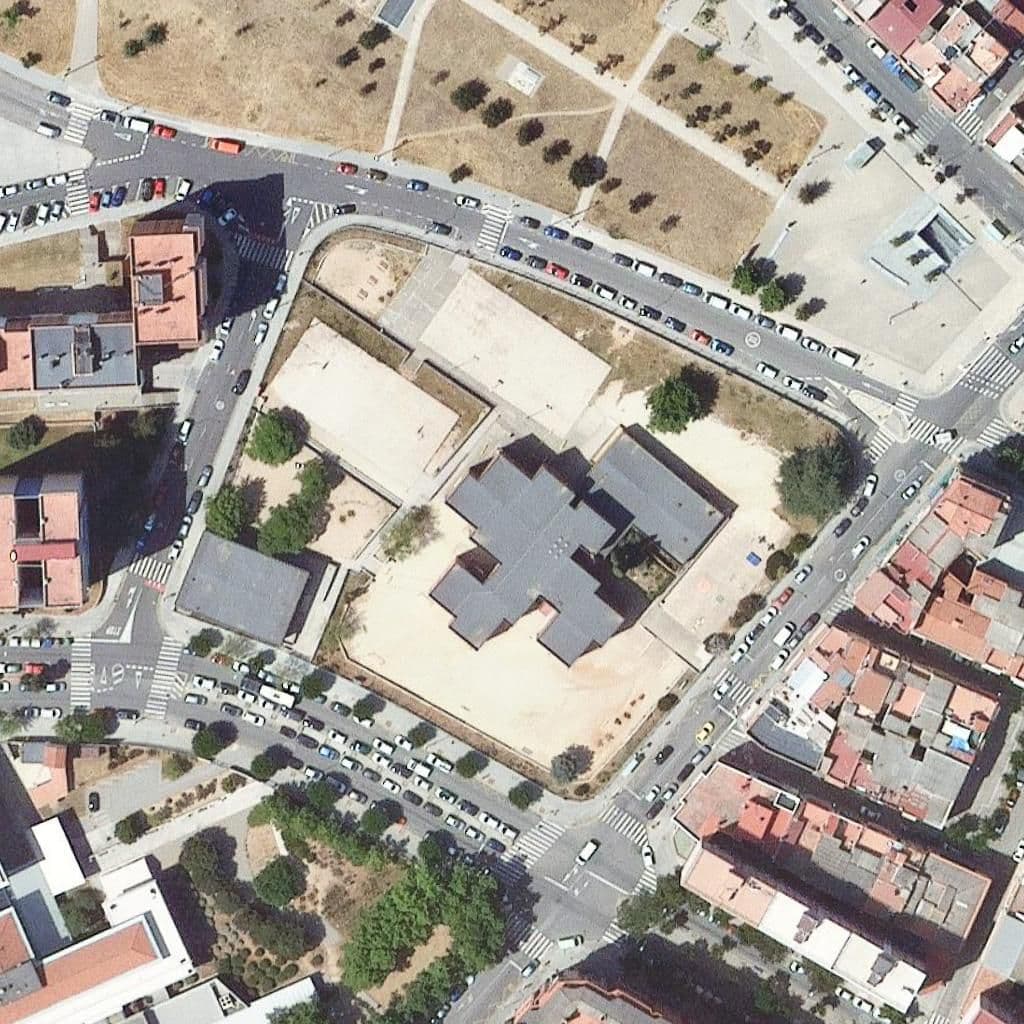 Aerial view of the grounds of Escola Sant Julià