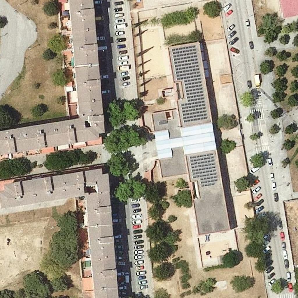 Вид згори на територію школи «Escola Font De L'alba»
