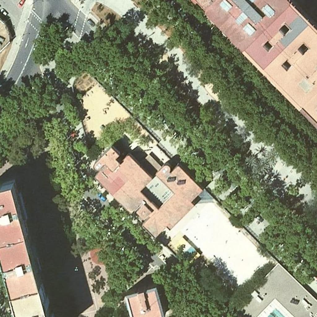 Вид згори на територію школи «Escola Els Horts»