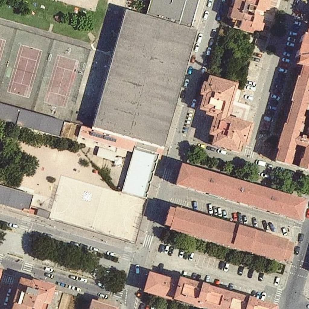 Вид згори на територію школи «Escola Bressol El Tren»