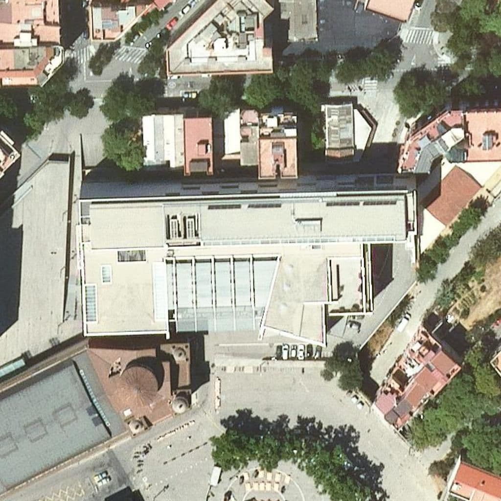 Вид сверху на территорию школы «Iesa Institut Del Teatre»