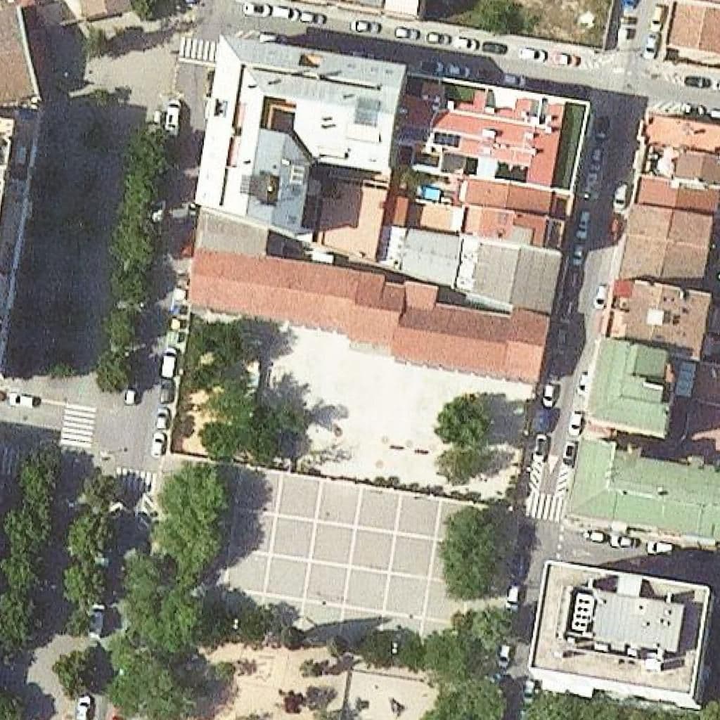 Вид згори на територію школи «Escola Joan Solans»