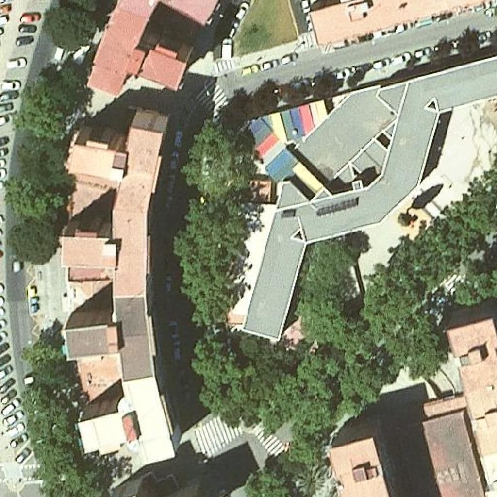 Вид згори на територію школи «Escola Bressol La Verneda De Sant Martí»
