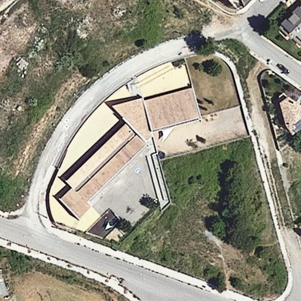 Вид згори на територію школи «Santa Maria De Queralt»