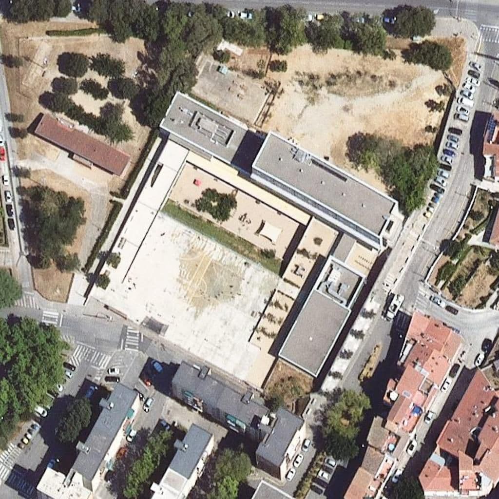Вид згори на територію школи «Escola Pericot»